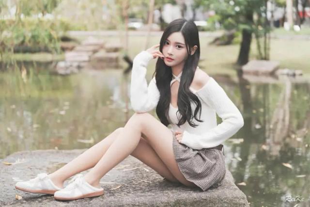 許玲玲被稱為電眼精靈的外貌與身材話題